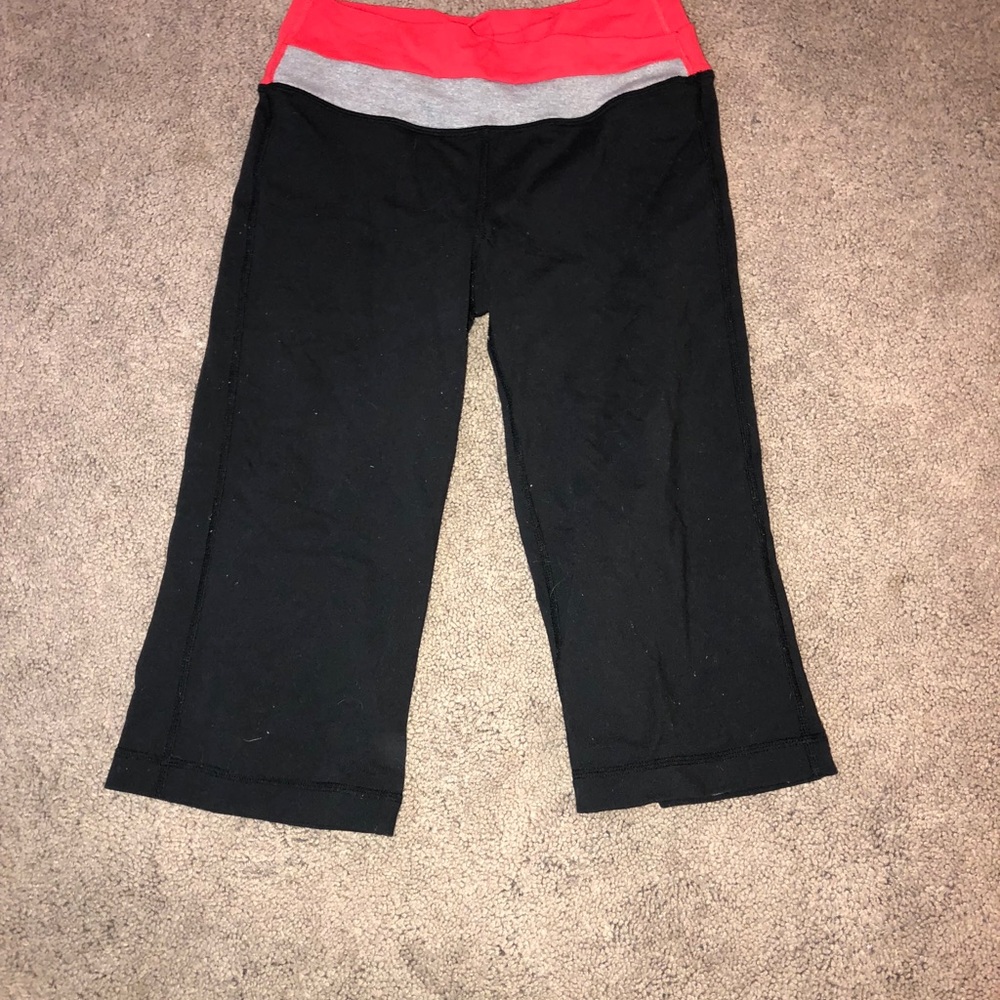 cropped LULU LEMON leggings